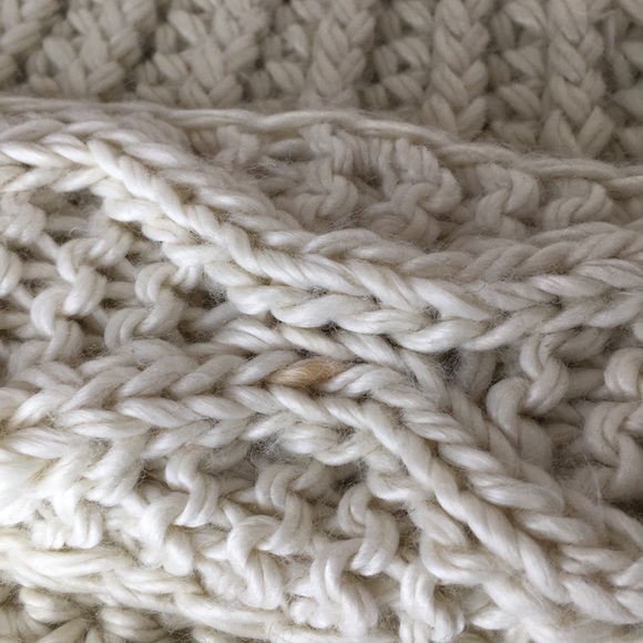 River Island Chunky Beany Pom Pom Hat Fall Winter - Picture 11 of 11